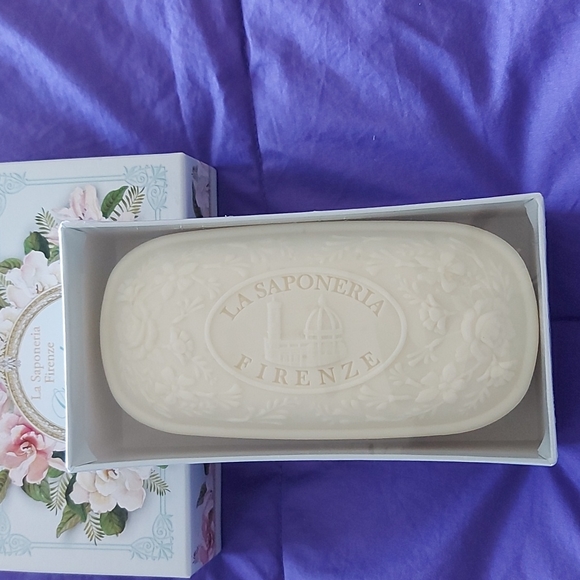 NWOT Gardenia Scented Soap - Picture 3 of 6